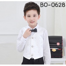 BO0628 เสื้อกั๊กเด็กผู้ชายสีขาว แต่งลายผ้าลูกไม้และคริสตัล สีขาว S.150