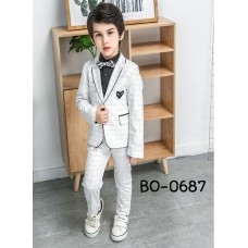 BO0687 ชุดสูทเด็กผู้ชาย ปักหัวใจลาย Play แต่งขอบสีดำ ลายตารางสีขาวออฟไวท์ (Off-white) (2ชิ้น) 
