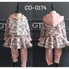 CO0174 เสื้อกันหนาวเด็กผู้หญิง เสื้อคลุมแขนยาวพร้อมฮู้ด + กางเกงกระโปรงขายาว ลายคิตตี้ (2ชิ้น)