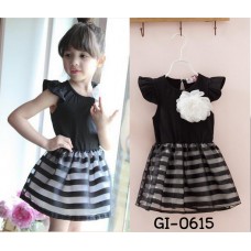 GI0615 เดรสเด็กผู้หญิง แขนระบาย แต่งดอกไม้ที่อก สีขาว กระโปรงลายขวางผ้าแก้ว สีดำ (2ชิ้น) S.100