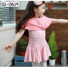 GI0619 เดรสเด็กผู้หญิง คอกลม แต่งผ้ารอบคอ ติดดอกไม้ ลายขวางสีขาวสลับชมพู s.120/130