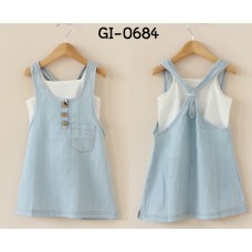 GI0684 ชุดเด็กผู้หญิง เสื้อสายเดี่ยว สีขาว + เดรสทรงเอี๊ยม สายไขว้หลัง แต่งกระดุมหน้า ผ้ายีนส์ซีด (2ชิ้น) 