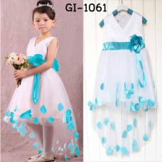 GI1061 ชุดราตรีเด็กผู้หญิงคอวีแขนกุดสีขาว แต่งกลีบดอกไม้ สีฟ้า หางยาว S.100