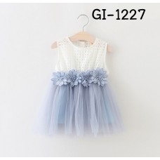 GI1227 เดรสเด็กผู้หญิงออกงานแขนกุด ช่วงบนผ้าสีขาว ติดดอกไม้ที่เอว กระโปรงสีฟ้าคราม 