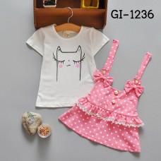 GI1236 ชุดเอี๊ยมเด็กผู้หญิง เสื้อคอกลมแขนสั้นสีขาวหน้าแมวหลับตา + เอี๊ยมกระโปรงลายจุดสีชมพูเข้ม (2ชิ้น)