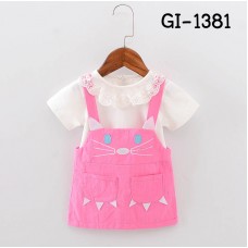 GI1381 ชุดเดรสเด็กผู้หญิง เสื้อ แขนสั้นสีขาว + เอี๊ยมกระโปรงลายแมวสีชมพูเข้ม (2ชิ้น)