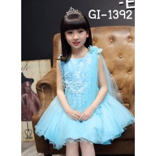 GI1392 ชุดราตรีเด็กโต เด็กผู้หญิง ออกงาน แขนกุด ช่วงบนแต่งลูกไม้ดอกไม้ผีเสื้อไข่มุก ติดดอกไม้ที่บ่าข้างเดียว สีฟ้า (3ชิ้น) 