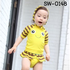 SW0148 ชุดว่ายน้ำเด็กแฟนซี เสื้อแขนสั้นลายผึ้งน้อย กางเกงในปีกผึ้ง พร้อมหมวกผูกใต้คาง (3ชิ้น) S.90