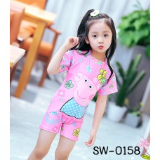 SW0158 ชุดว่ายน้ำเด็กผู้หญิง แบบบอดี้สูท แขนขาสั้น ลาย Peppa Pig พร้อมหมวกว่ายน้ำ สีชมพู (2ชิ้น) S.110/120