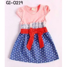 GI0219 เดรสเด็กผู้หญิง สียีนส์ลายจุด ผูกโบว์สีแดง แต่งลูกไม้ช่วงอก เสื้อแขนสั้นสีชมพู